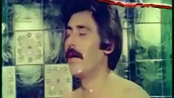 Pasangan Turki Berciuman Dan Memamerkan Tubuh Mereka Yang Menakjubkan Dalam Video Seks