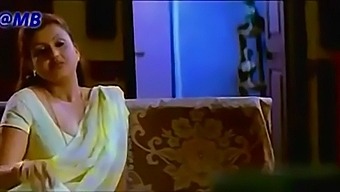 Desi Aunty With Big Natural Tits Gets Hot