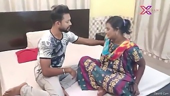 Indian Mature Milf Enjoys Doggy Style And Kissing