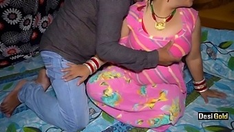Desi Taxi Driver Enjoys Passionate Encounter With Older Indian Housewife