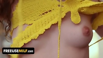 Milf Barbie Zyskuje Pewność Siebie Od Swojej Pasierbicy I Pasierba W Trójkącie Za Darmo.