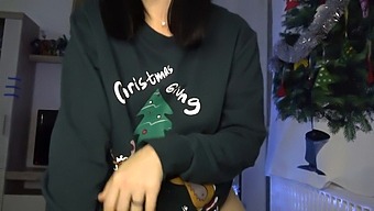Santa'S Naughty Gift: Anna'S Oral Sex And Creampie