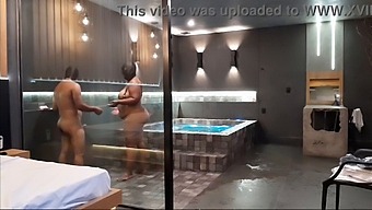Najprzyjemniejsze Spotkanie Seksualne W Łazience W Motelu.