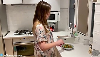 La Seducente Leccata Di Figa Di Mia Matrigna Porta A Un Finale Con Creampie