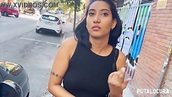 Prisangel, A Fülledt Kolumbiai, Torbe Nyelvét Élvezi És Lovagolja A Farkát Ebben A Forró Videóban