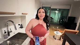 A Hot Mom'S Friend Seduced The Young Guy To Get Intimate.